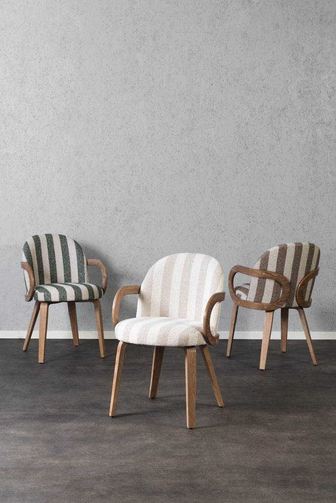 כיסא מרופד ידיות עץ בד פסים בהיר