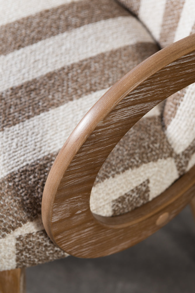 כיסא מרופד ידיות עץ בד פסים חום
