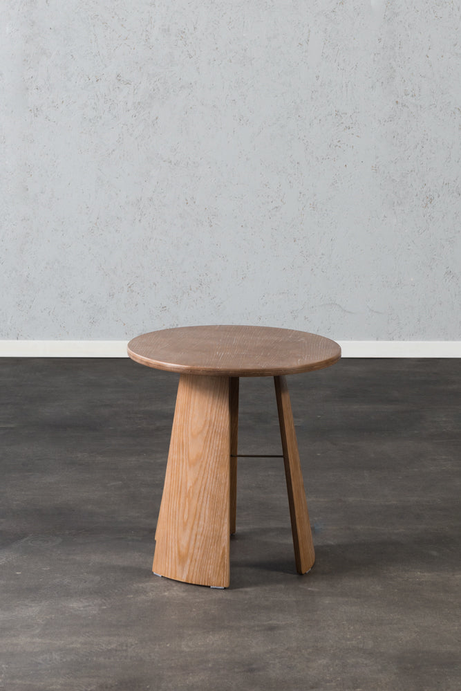 שולחן סלון עגול קטן מעץ מלא