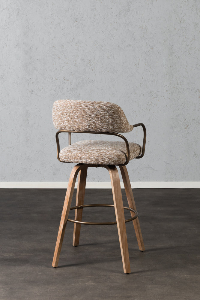 כיסא בר ידיות מתכת דקות בד חום