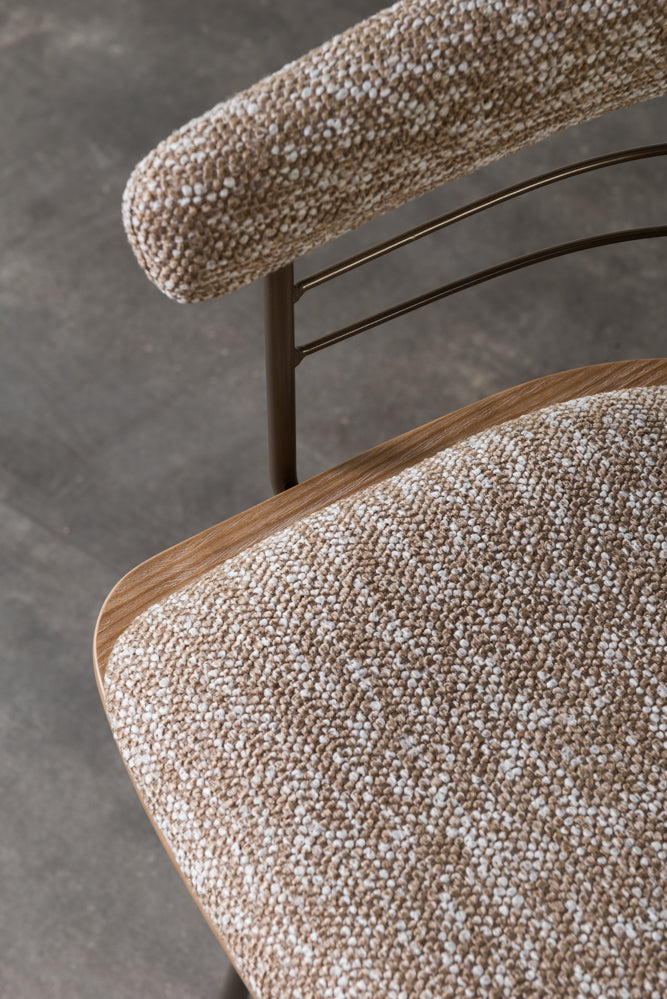 כיסא בר מרופד משענת מעוגלת בשילוב מתכת בד חום