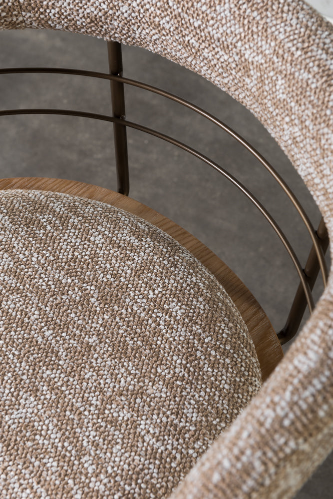 כיסא בר מרופד משענת מעוגלת בשילוב מתכת בד חום