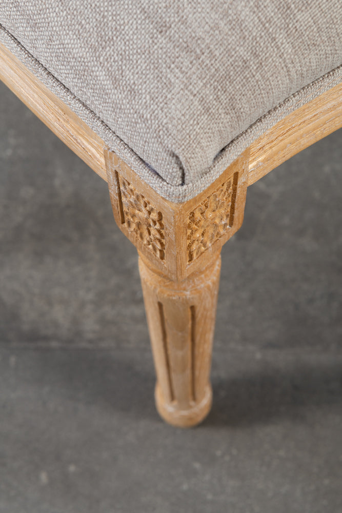 כיסא מעץ מלא משענת מרובעת