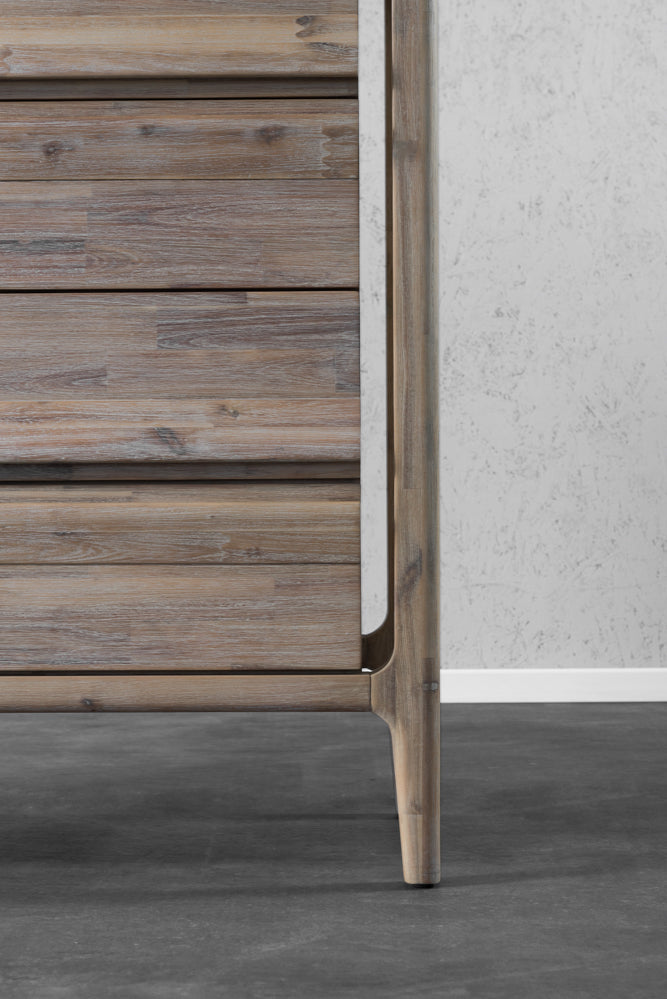 קומודה גבוהה מעץ מלא מקולקציית איזי