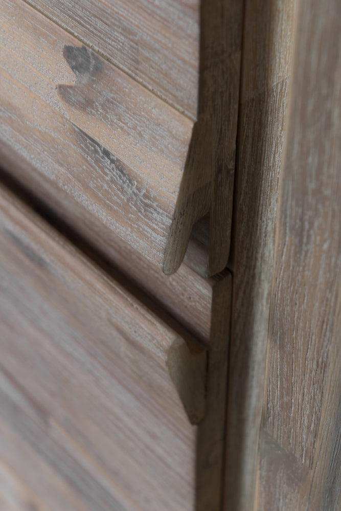 קומודה גבוהה מעץ מלא מקולקציית איזי