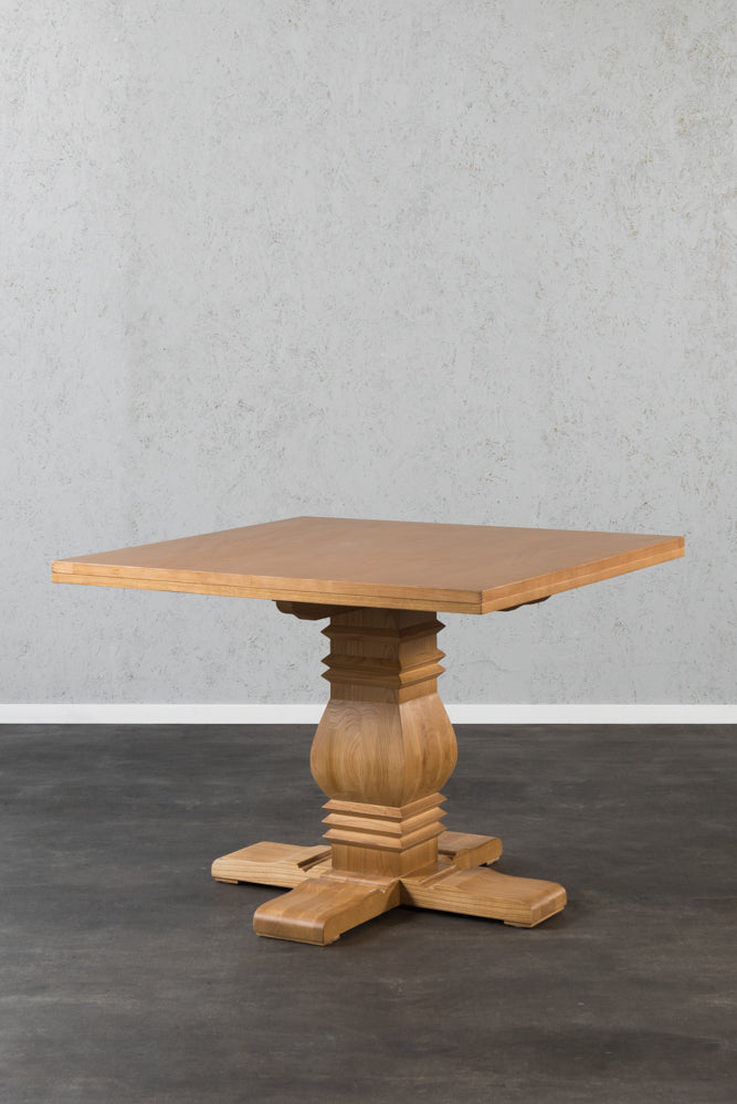 שולחן אוכל מרובע מעץ מלא