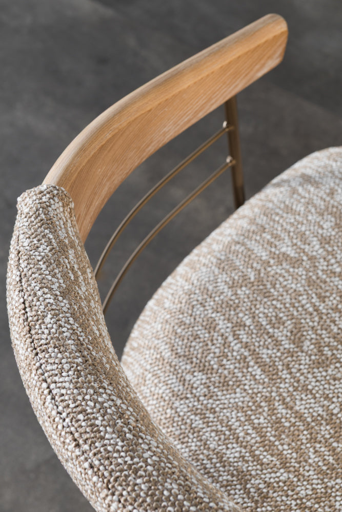 כיסא משענת מעוגלת בשילוב מתכת בד חום