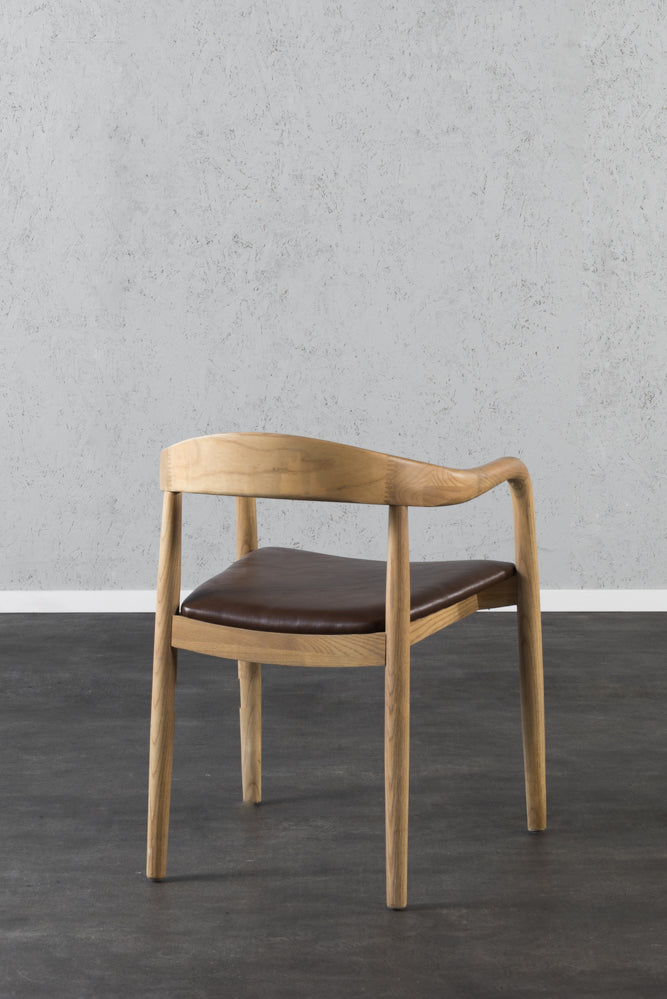 כיסא טוקיו עץ בהיר דמוי עור