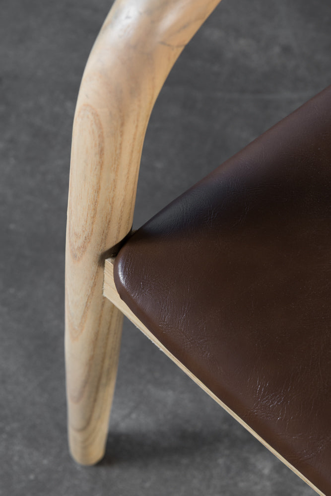 כיסא טוקיו עץ בהיר דמוי עור