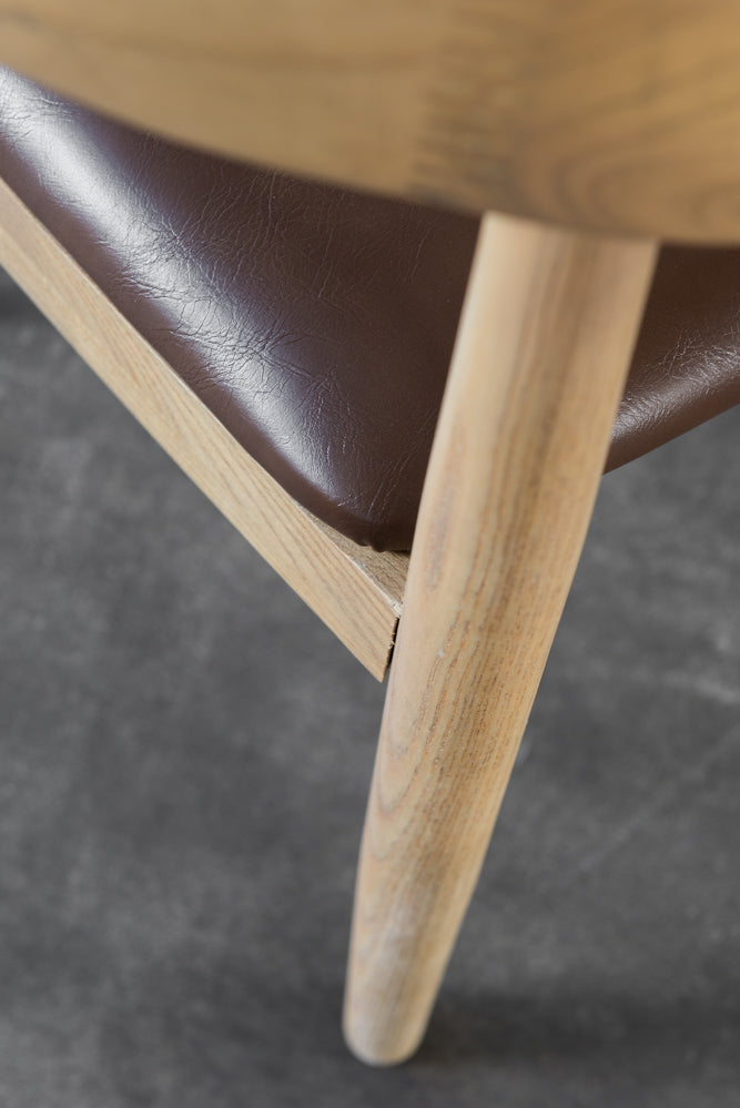 כיסא טוקיו עץ בהיר דמוי עור