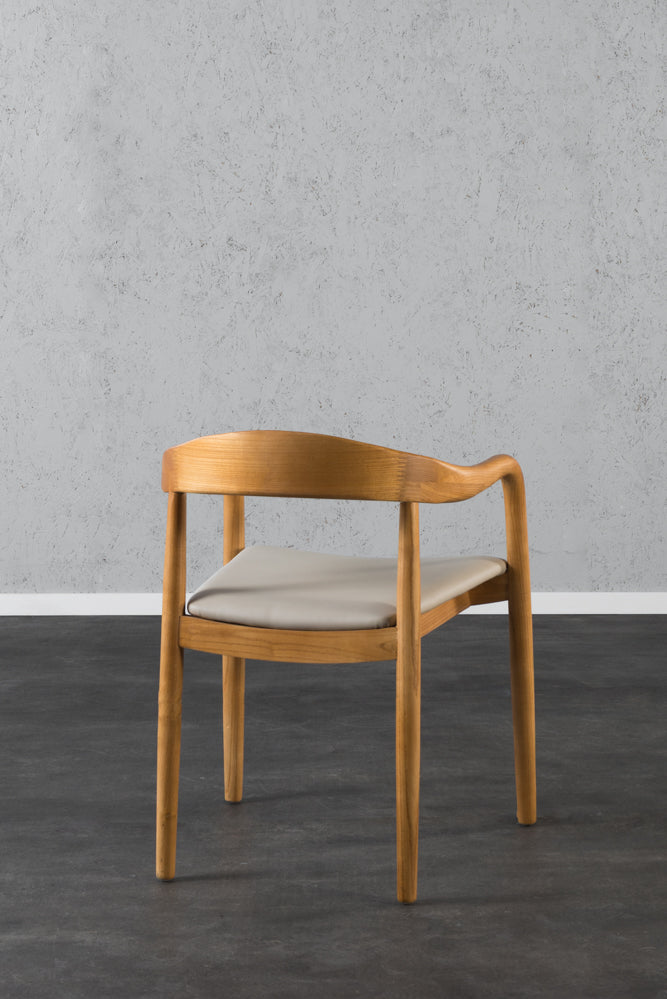 כיסא טוקיו עץ טבעי דמוי עור בהיר
