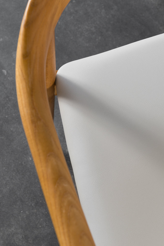 כיסא טוקיו עץ טבעי דמוי עור בהיר