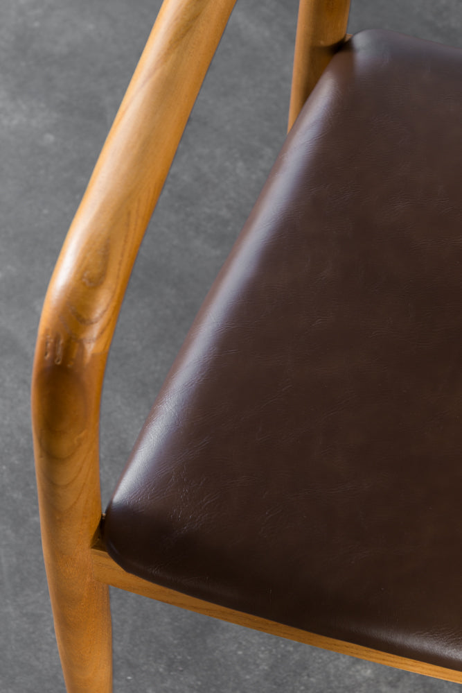 כיסא טוקיו עץ טבעי דמוי עור