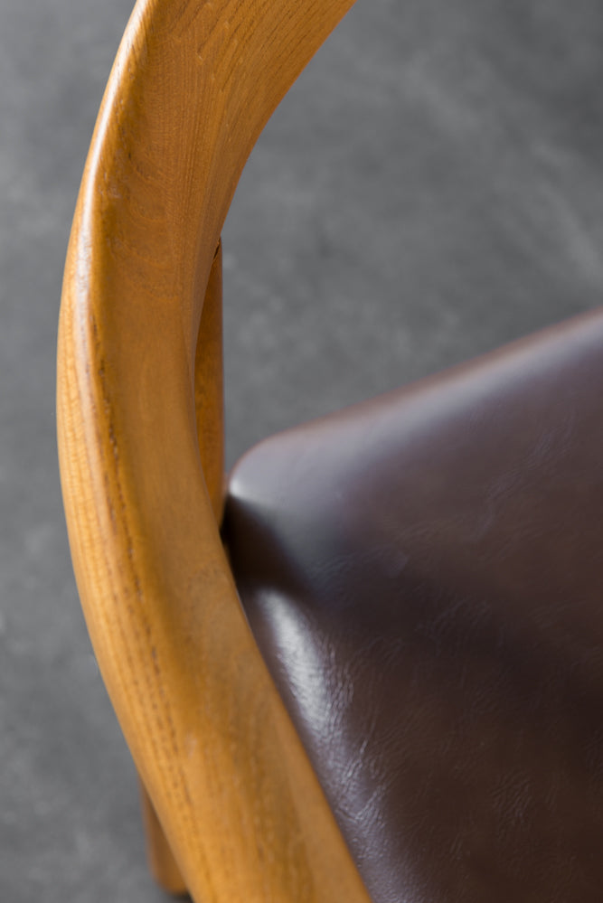 כיסא טוקיו עץ טבעי דמוי עור