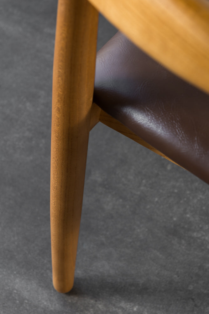 כיסא טוקיו עץ טבעי דמוי עור