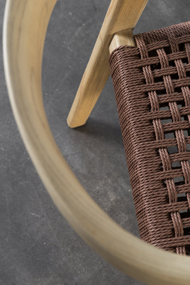 כיסא ירח עץ בהיר חבל חום