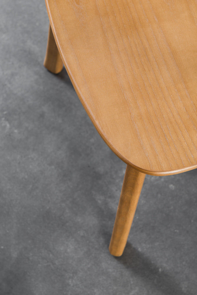 כיסא ירח עץ גוון אחיד