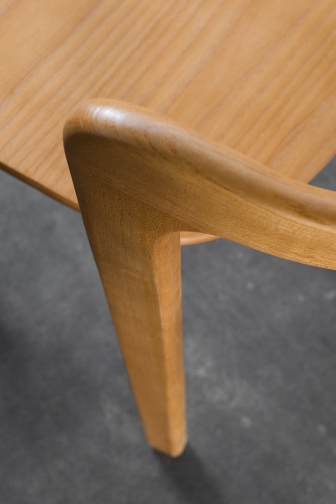 כיסא ירח עץ גוון אחיד