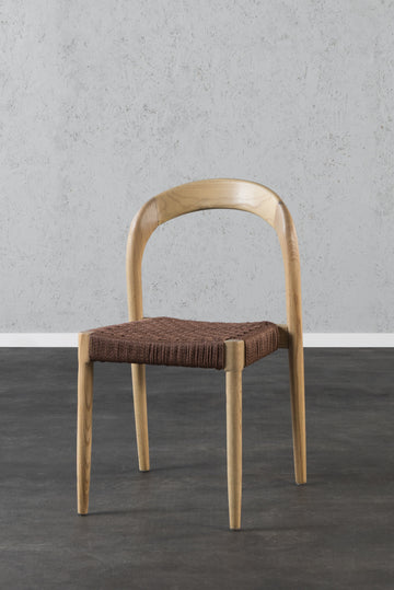 כיסא דגם סהר עץ בהיר חבל חום