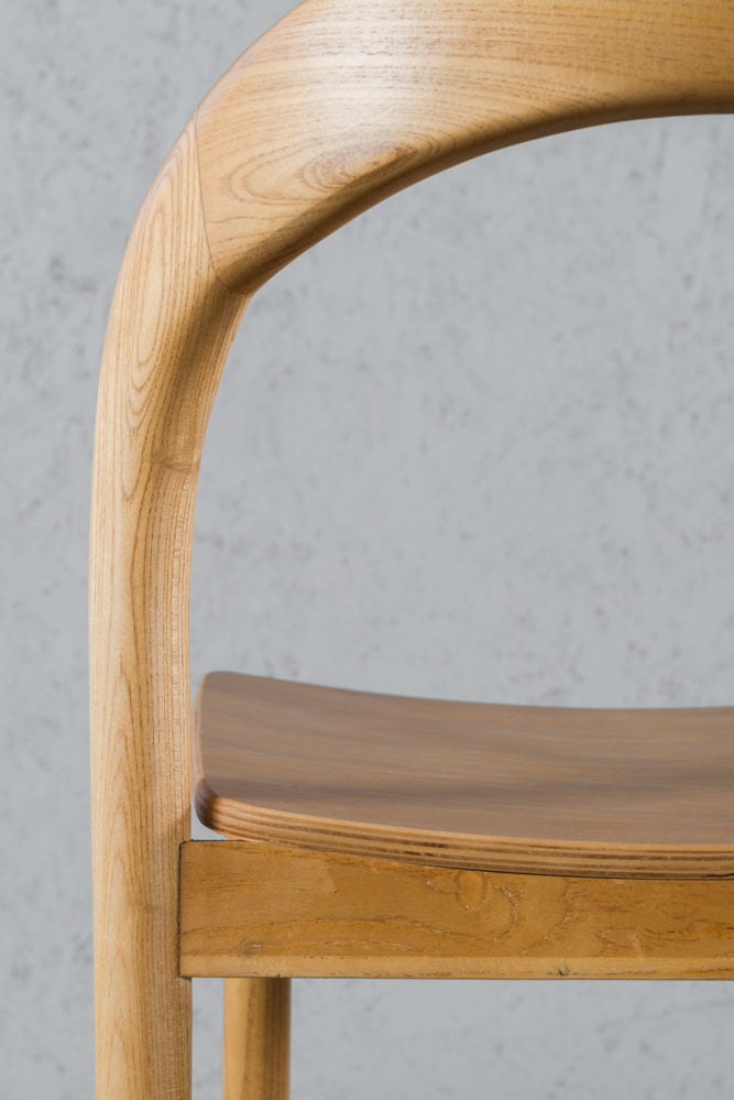 כיסא דגם סהר עץ טבעי