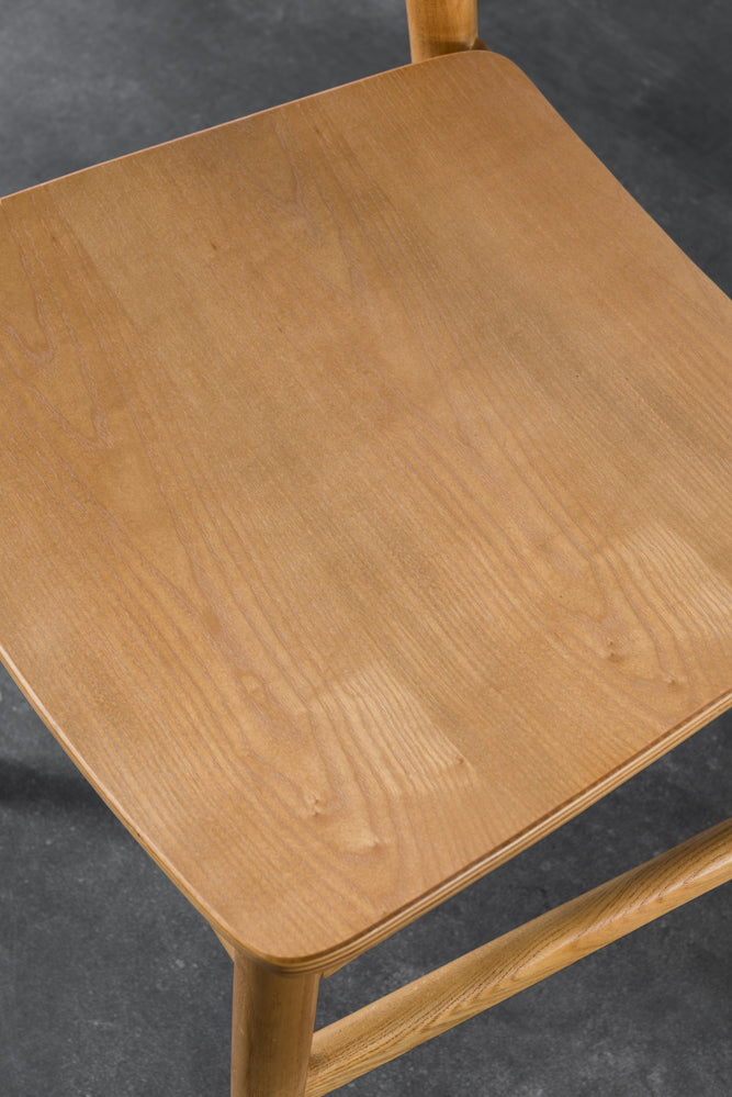 כיסא דגם סהר עץ טבעי