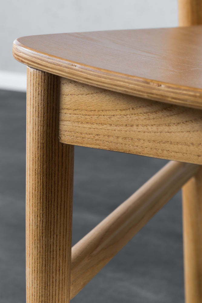 כיסא דגם סהר עץ טבעי