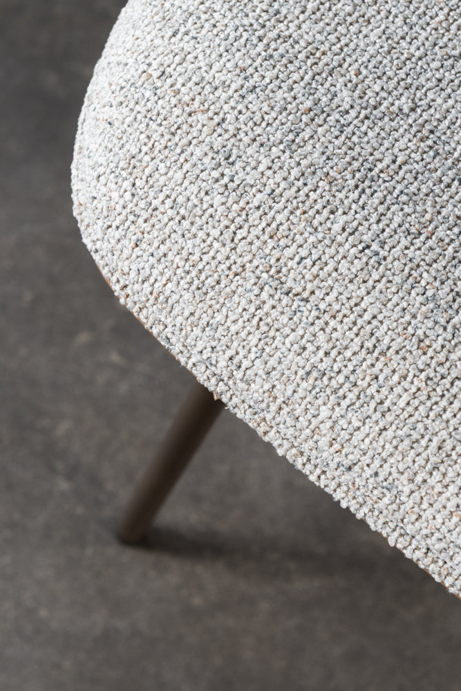 כורסא מודרנית בד בהיר