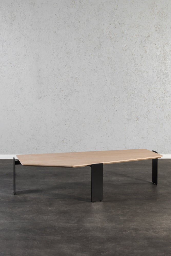 שולחן סלון אלון טבעי רגלי ברזל שחורות