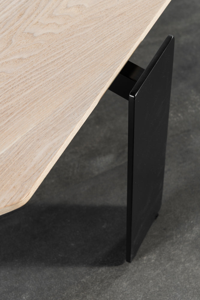 שולחן סלון אלון טבעי רגלי ברזל שחורות