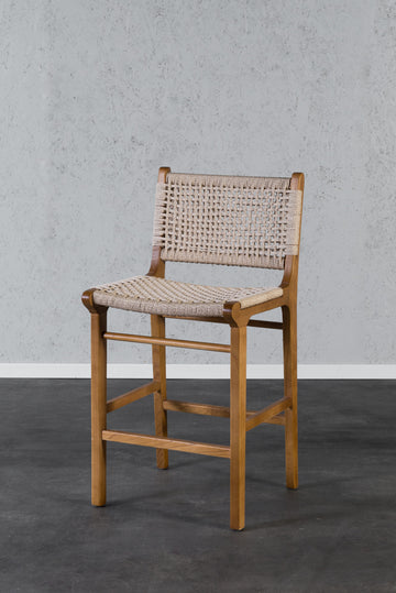 כיסא בר חבלים מעץ מלא גוון עץ טבעי