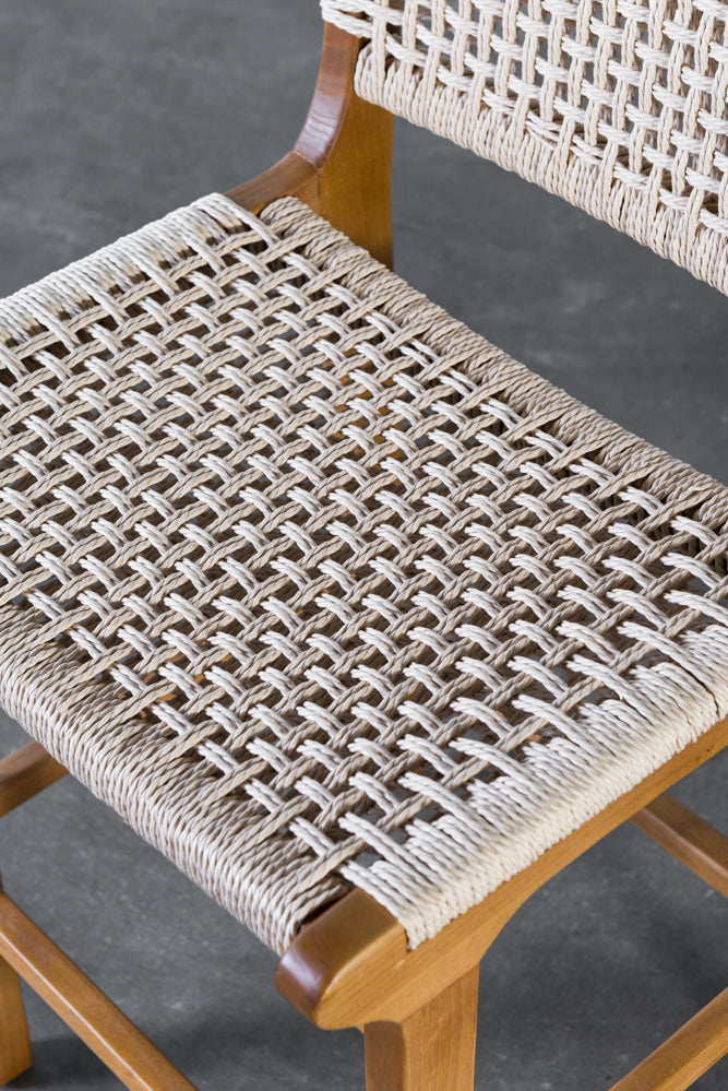 כיסא בר חבלים מעץ מלא גוון עץ טבעי