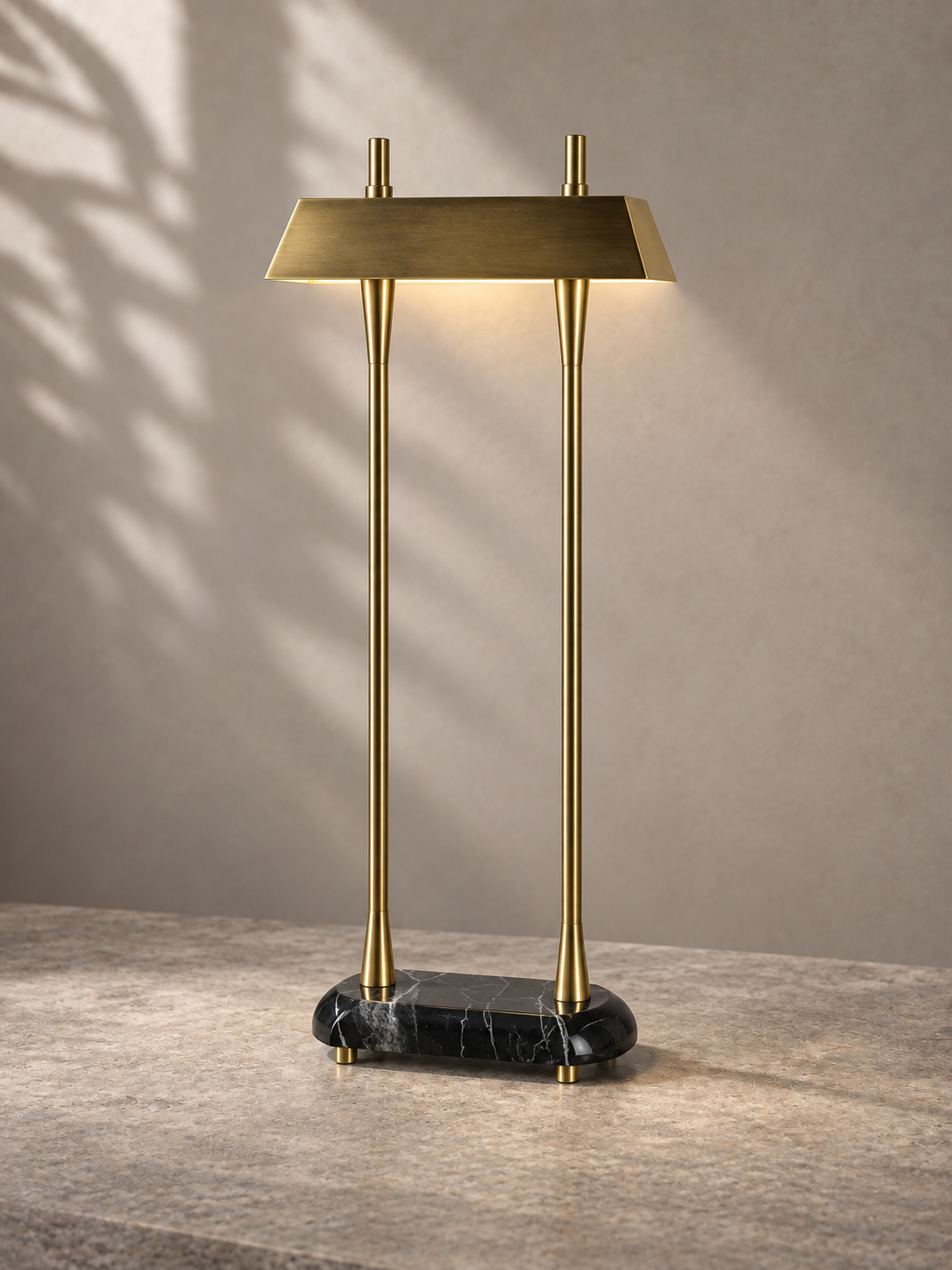 מנורת שולחן LUXE צרה