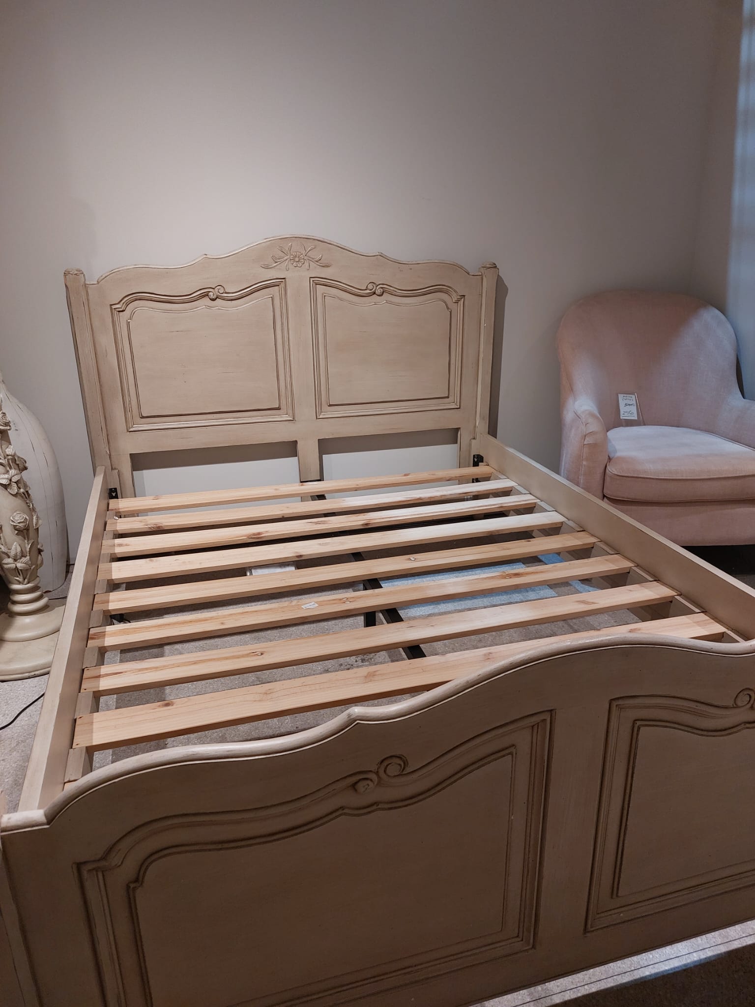 מיטה זוגית 140/190 מעץ מלא מקולקציית שאטו - סוג ב'!