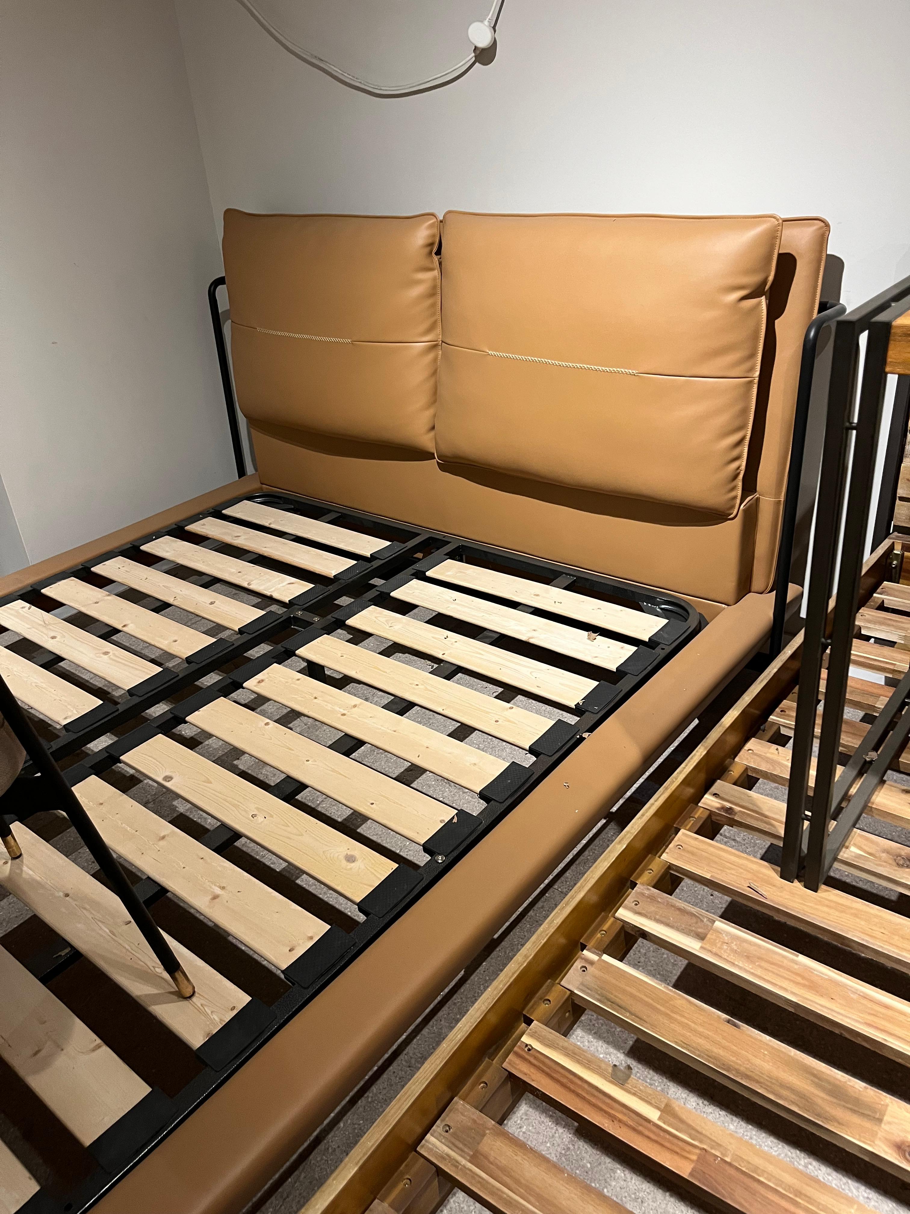 מיטה מודרנית מרופדת דמוי עור 160/200