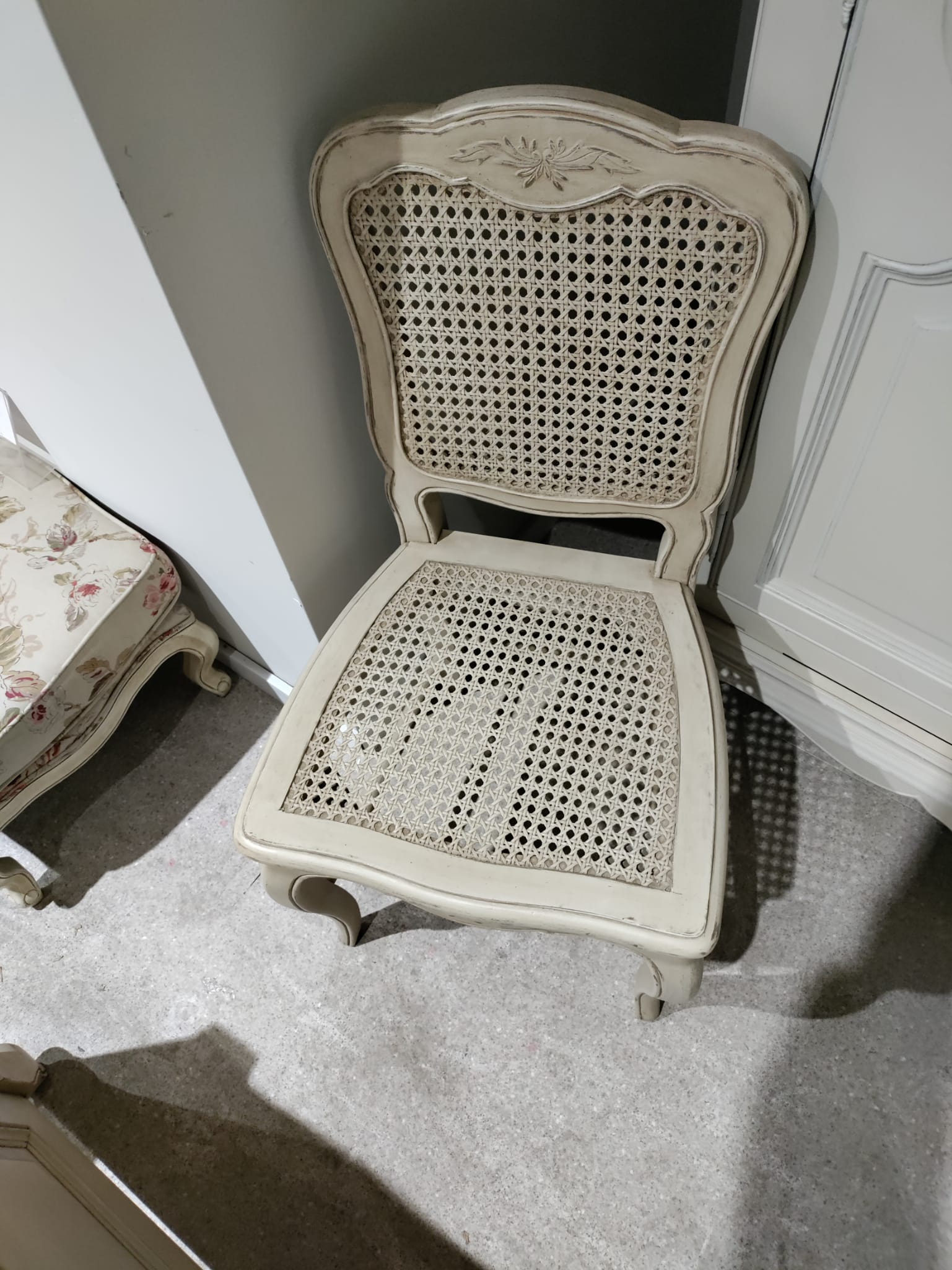 כיסא ראטן מעץ מלא מקולקציית שאטו - סוג ב'!