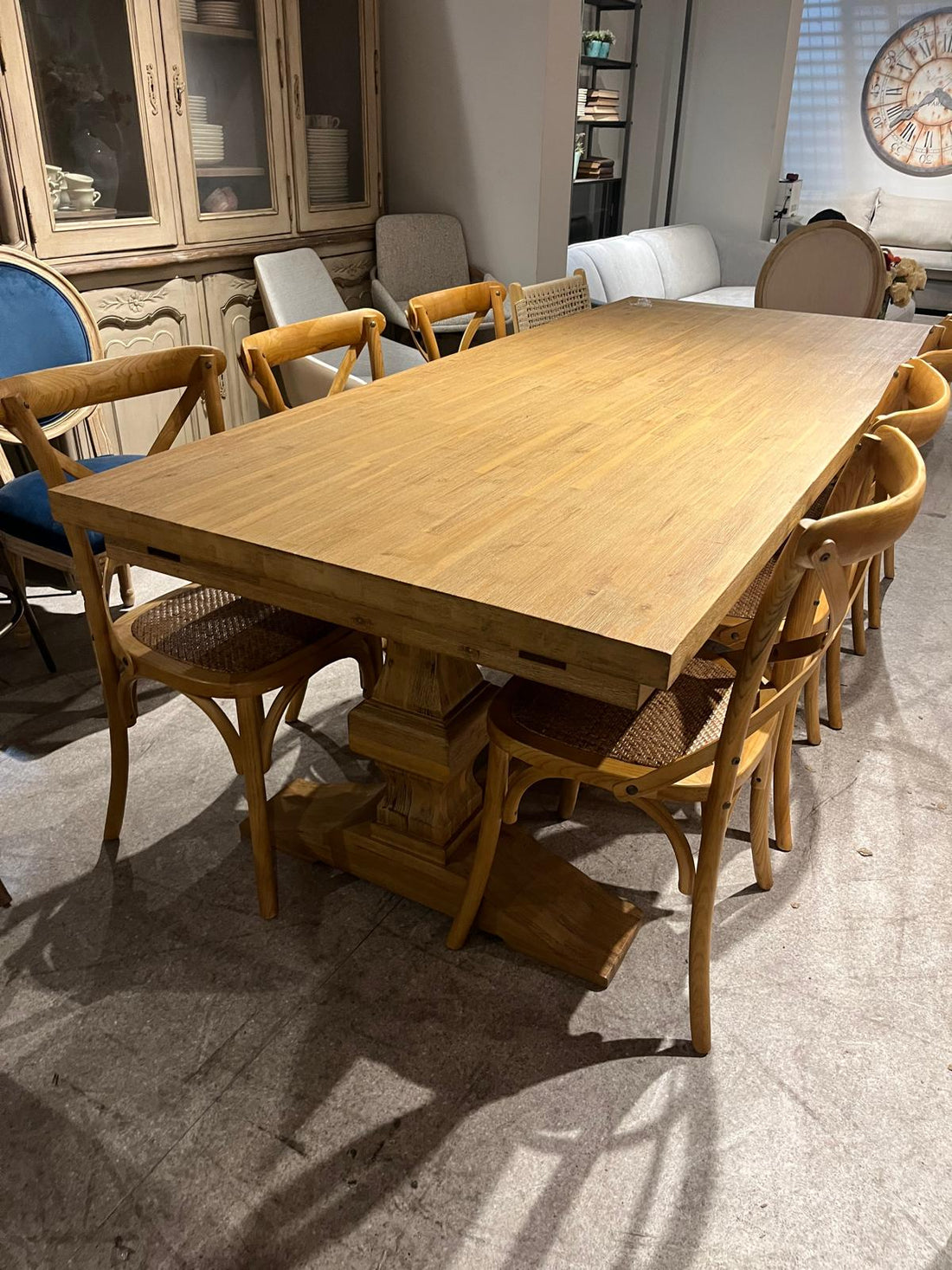 שולחן אוכל אבירים 2.40 נפתח מעץ מלא מקולקציית נורמנדי  - סוג ב'