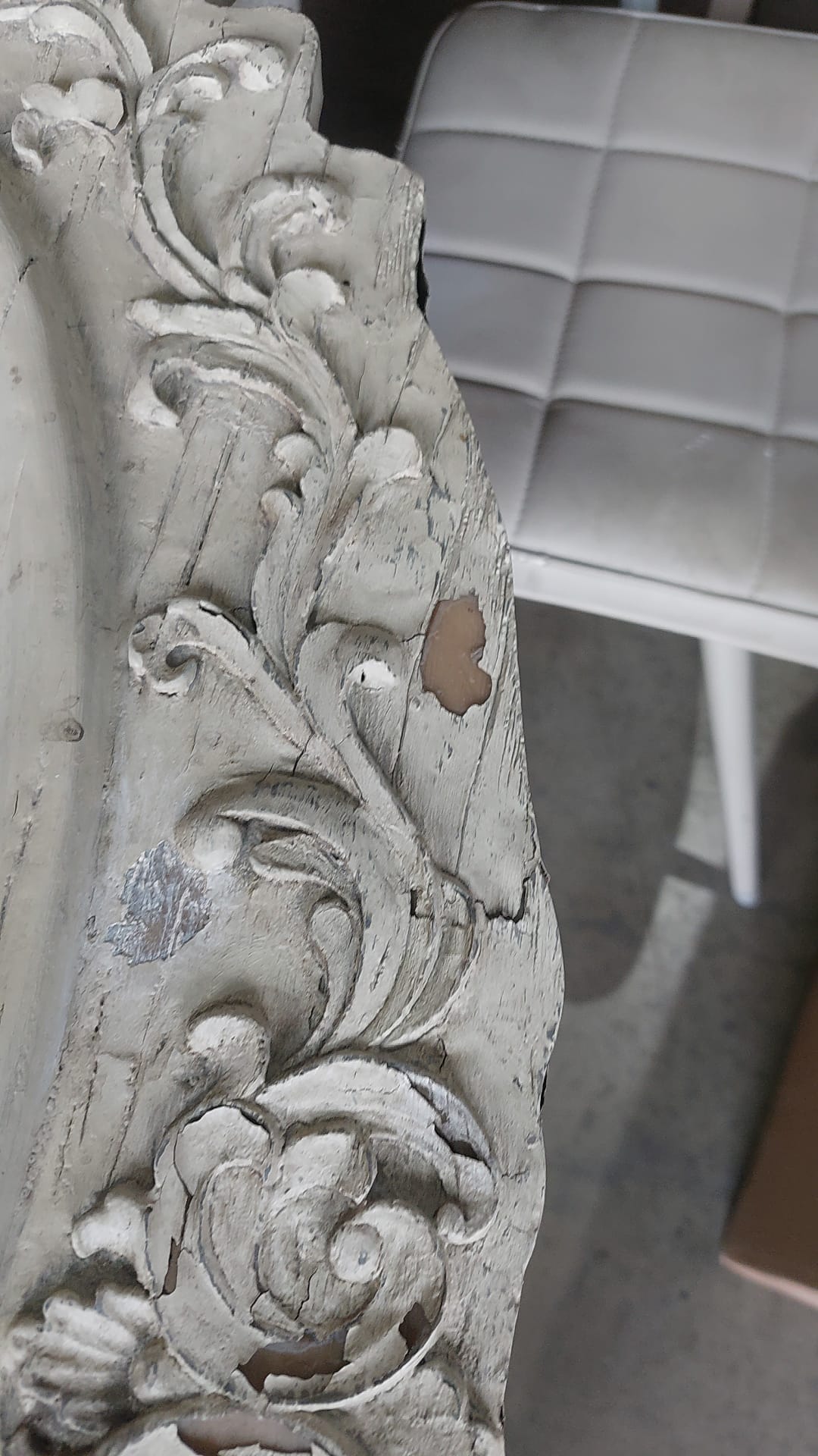 מראה אובלית מקולקציית שאטו - סוג ב'