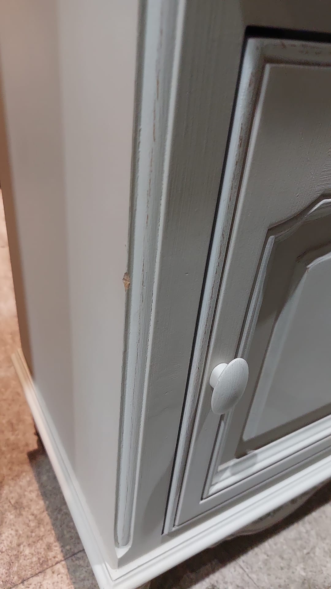 שידת לילה ימין , שידת צד מיטה מעץ בסגנון ריהוט כפרי צד מקולקציית רומנס גוון לבן - סוג ב'! !