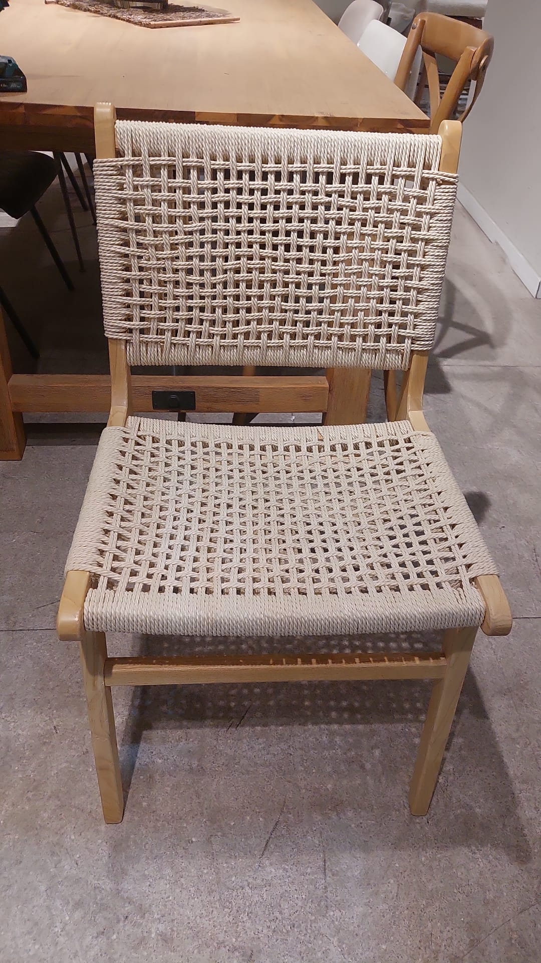 כיסא מעץ מלא חבלים - סוג ב'