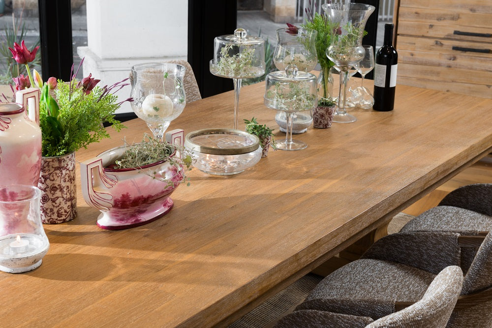 שולחן אוכל אבירים נפתח מעץ מלא מקולקציית נורמנדי