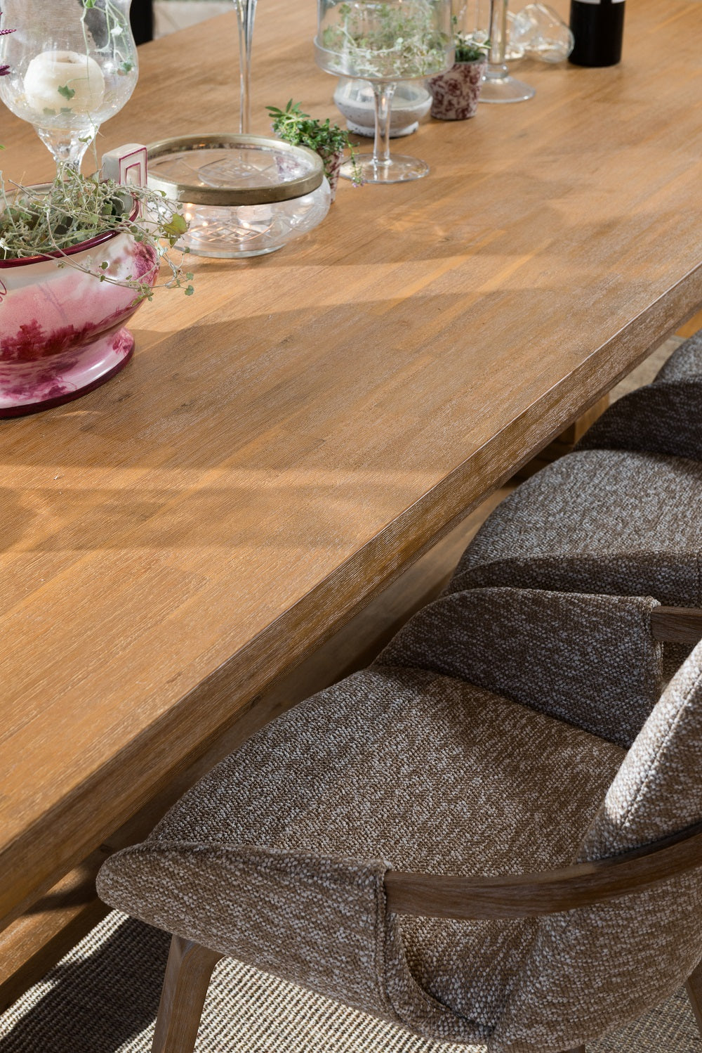 שולחן אוכל אבירים נפתח מעץ מלא מקולקציית נורמנדי