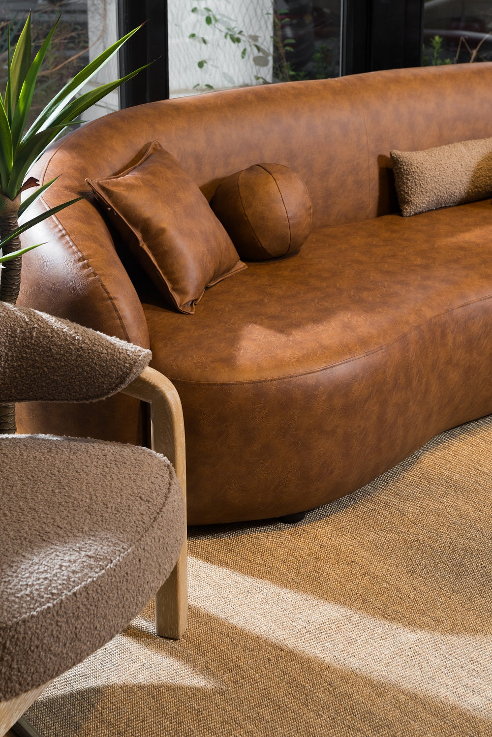 כורסא דגם WILMOT בד חום בהיר