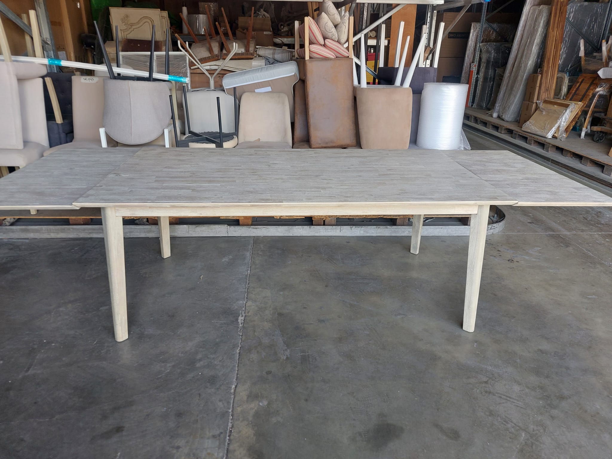 שולחן אוכל מקולקציית רטרו- סוג ב'!