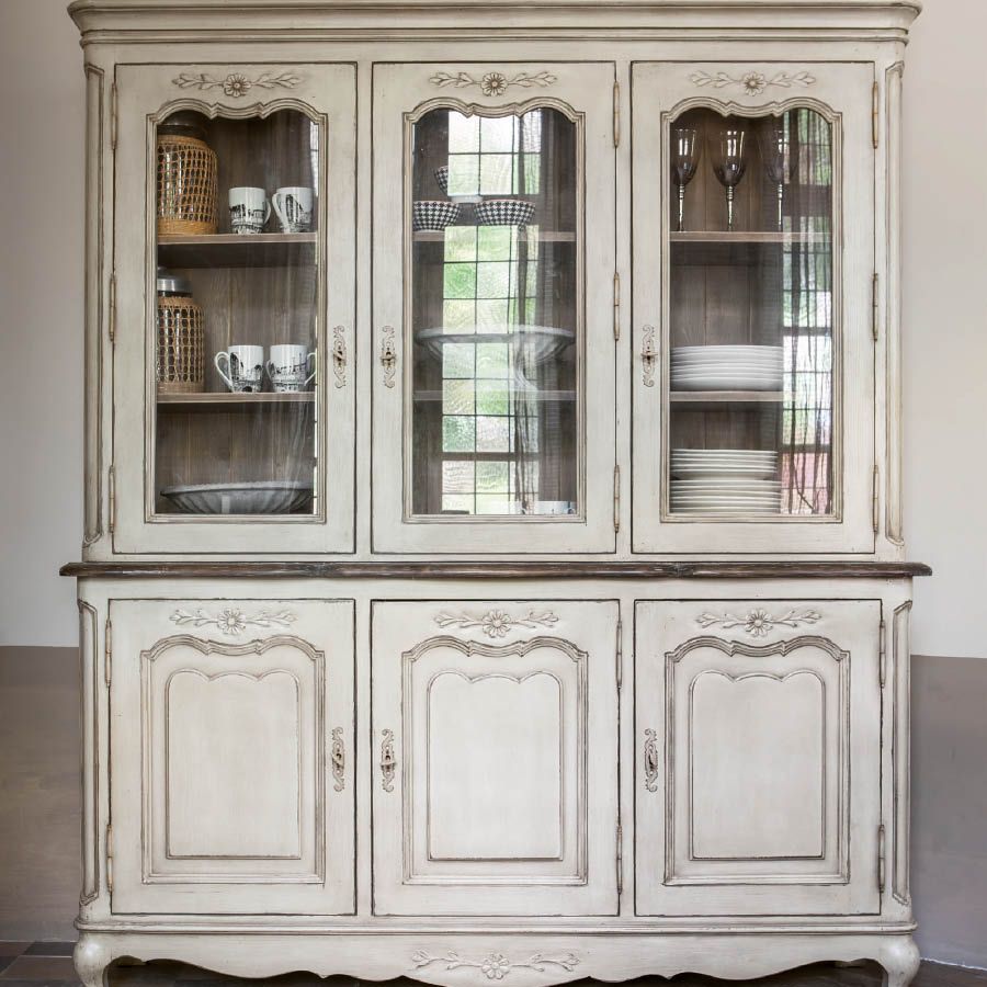 ויטרינה מעץ מלא בסנגון כפרי