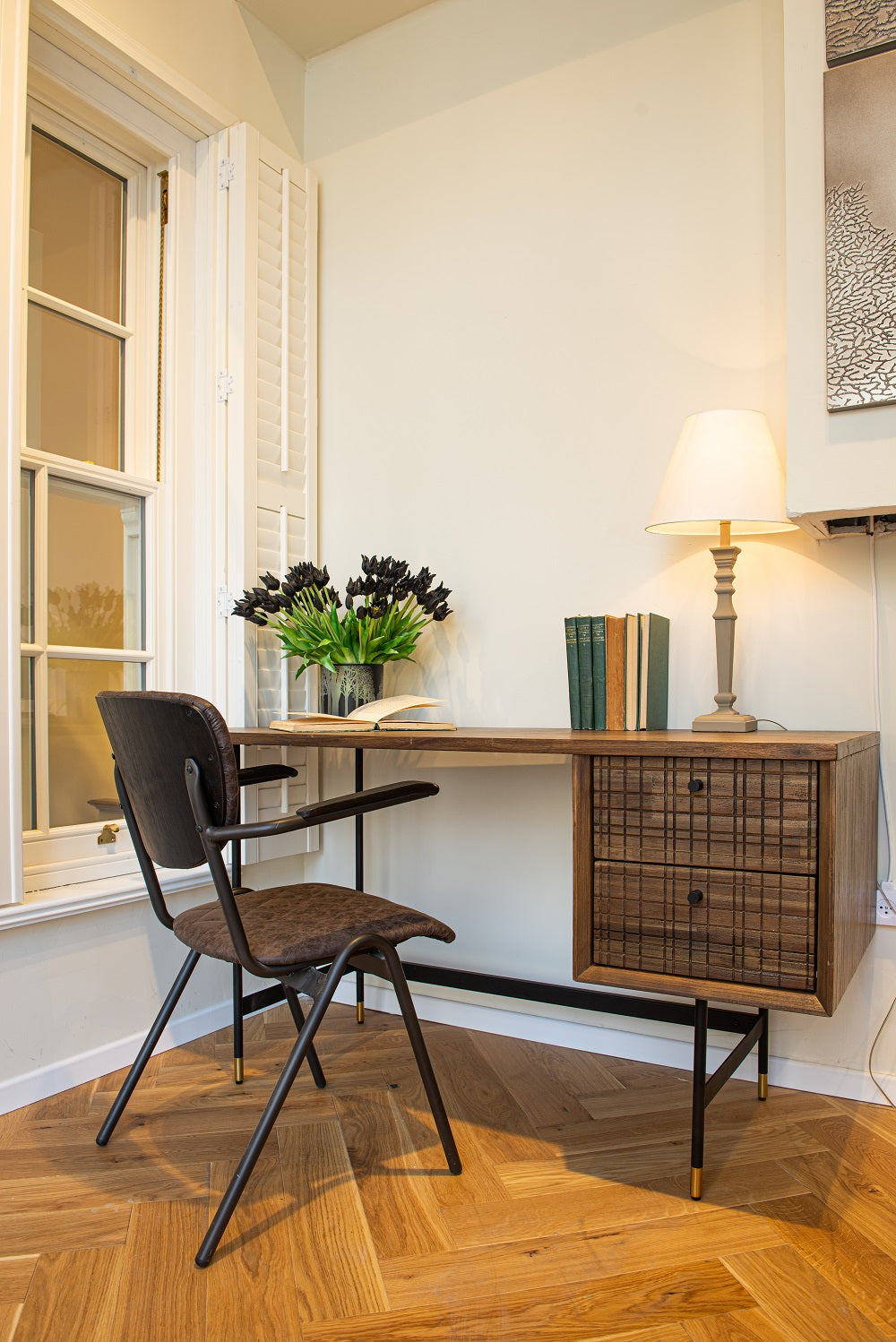 שולחן עבודה מעץ מלא מקולקציית מייז