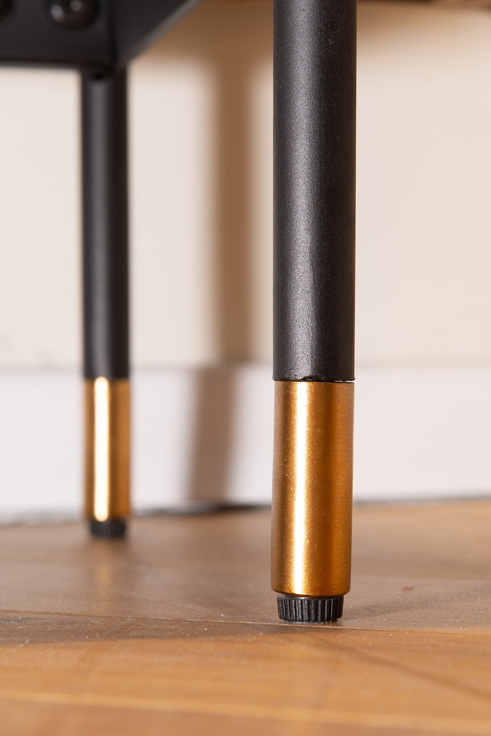 שולחן עבודה מעץ מלא מקולקציית מייז