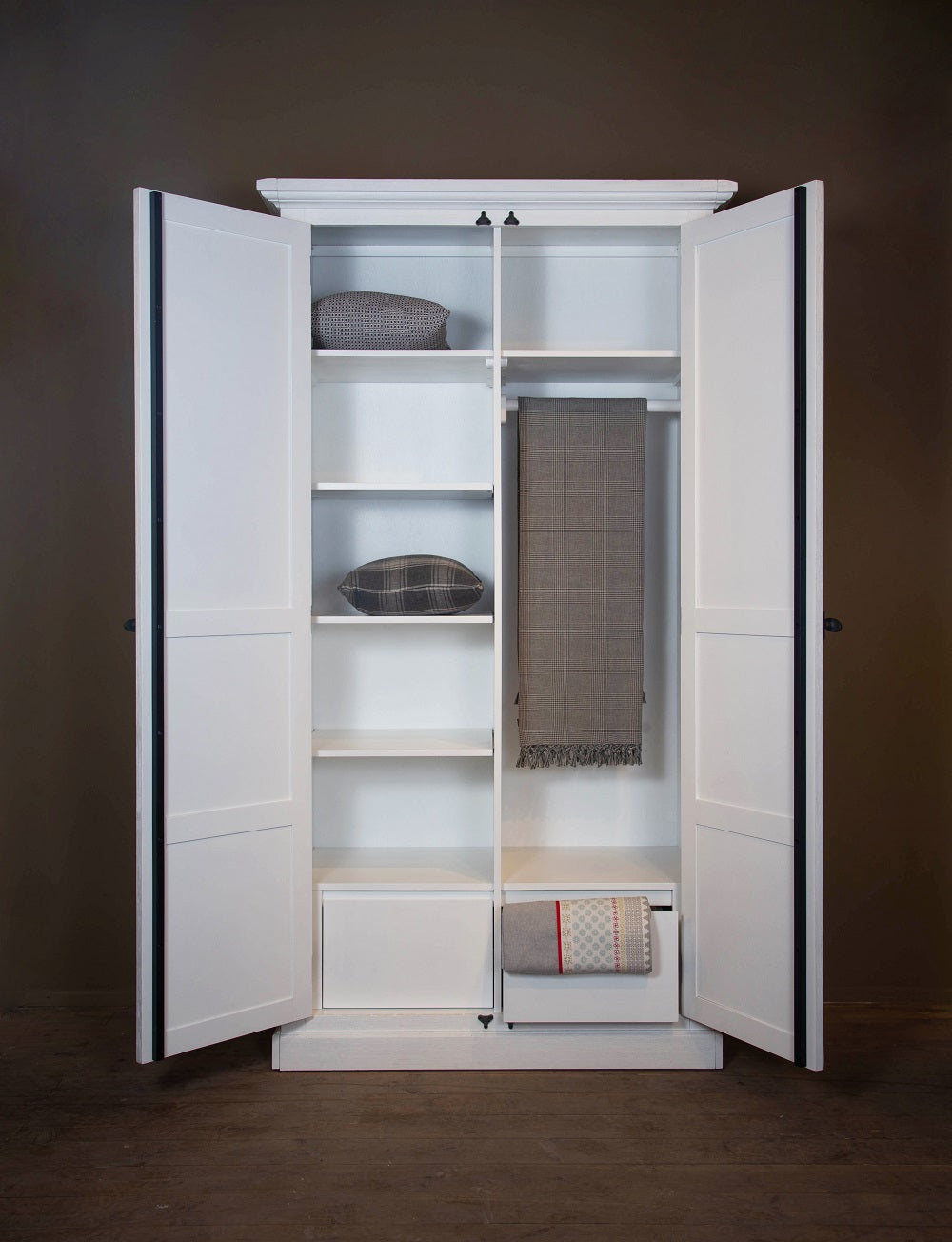 ארון בגדים נורמנדי לבן - סוג ב'!