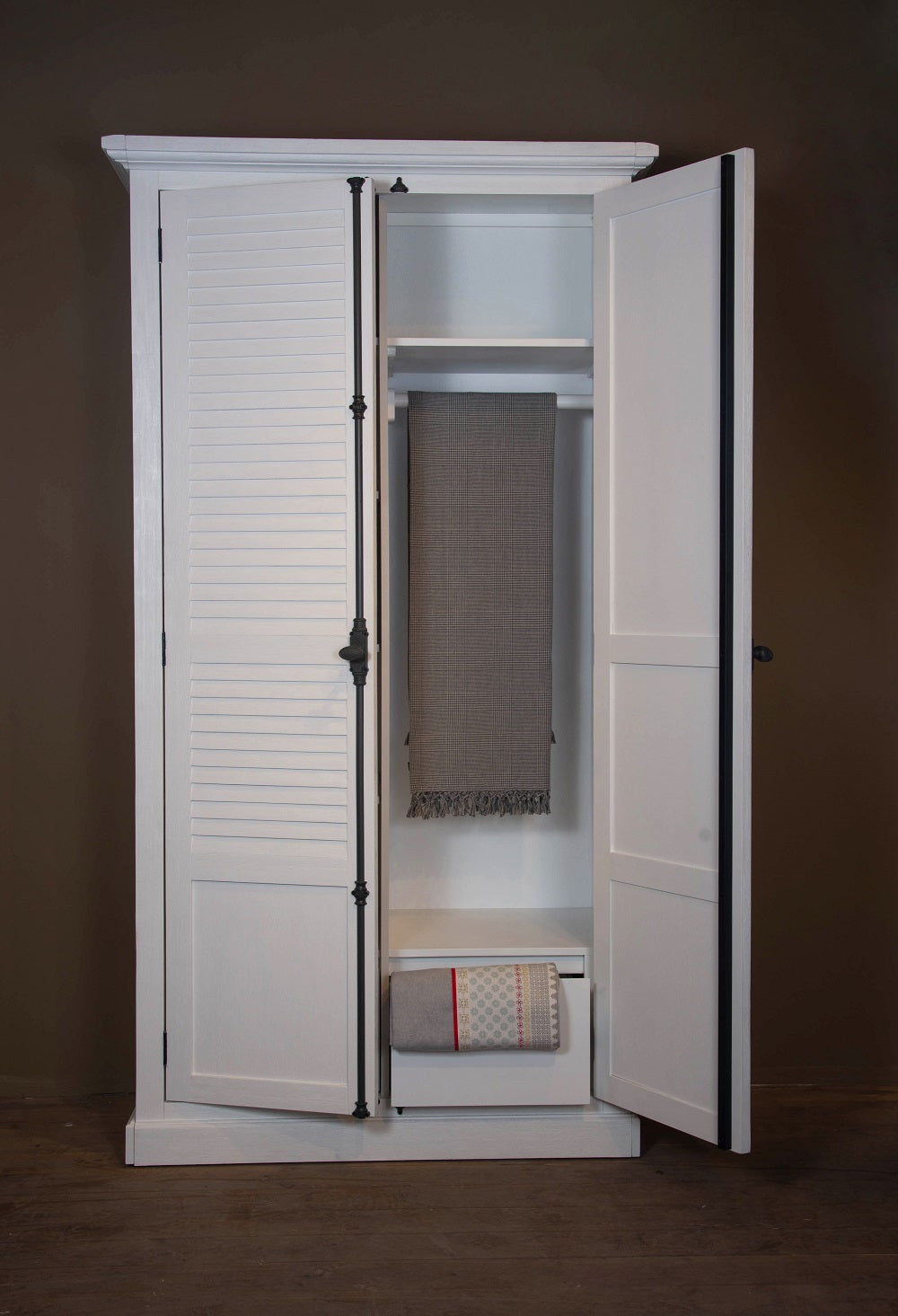 ארון בגדים נורמנדי לבן - סוג ב'!