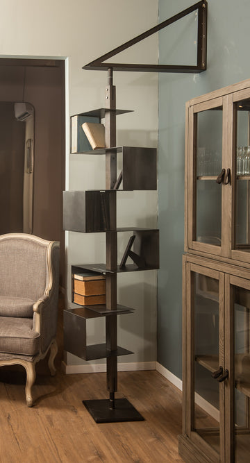 עמוד ספרייה מתכת מקולקציית נגרים