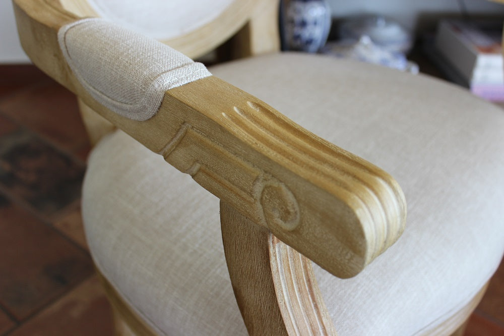 כיסא צרפתי עם ידיות בד בז’ בהיר